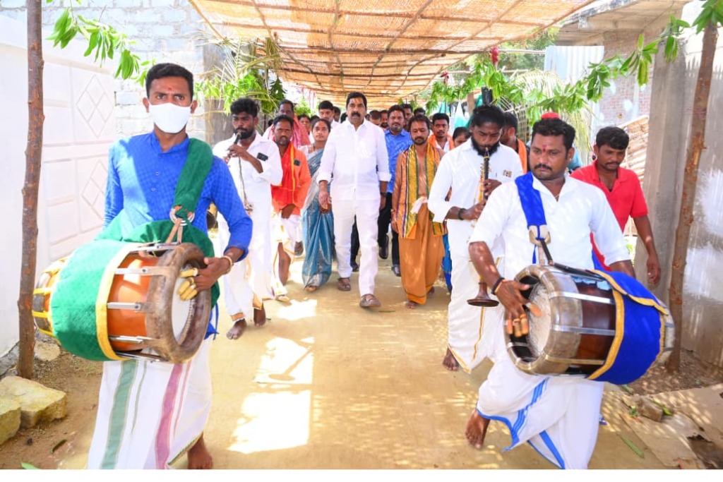 •ప్రత్యేక పూజలు చేసిన ఎమ్మెల్యే నాగరాజు