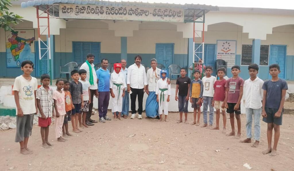 గ్రామ అభివృద్ది కమిటీ చైర్మన్,మాజీ మార్కెట్ చైర్మన్, అన్నం బ్రహ్మారెడ్డి