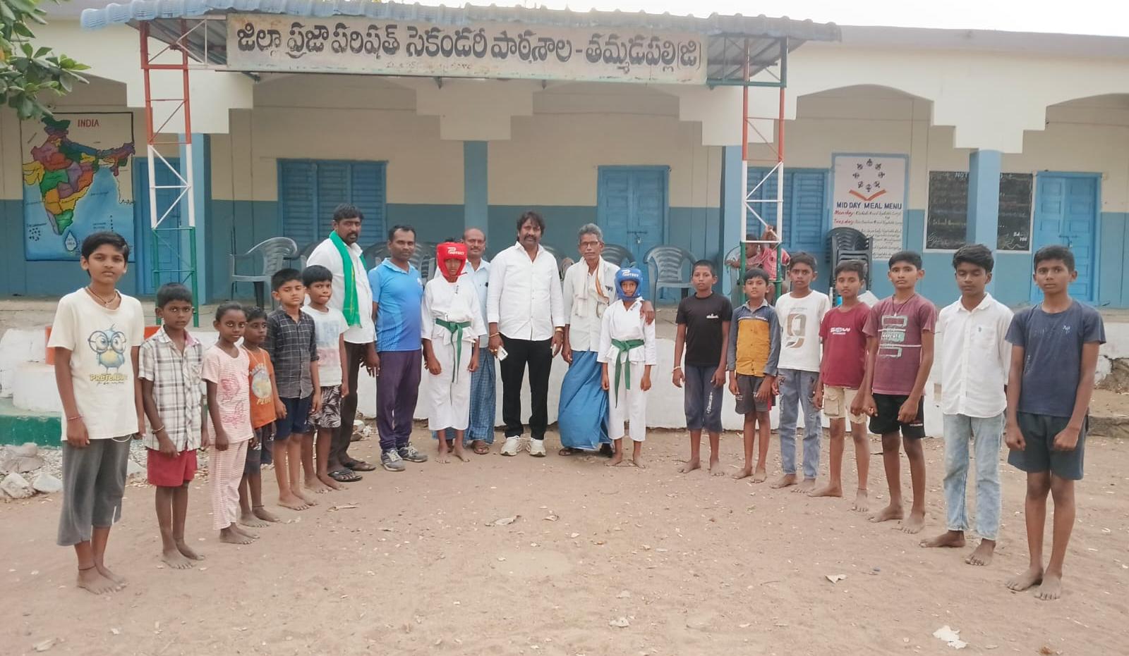 గ్రామ అభివృద్ది కమిటీ చైర్మన్,మాజీ మార్కెట్ చైర్మన్, అన్నం బ్రహ్మారెడ్డి