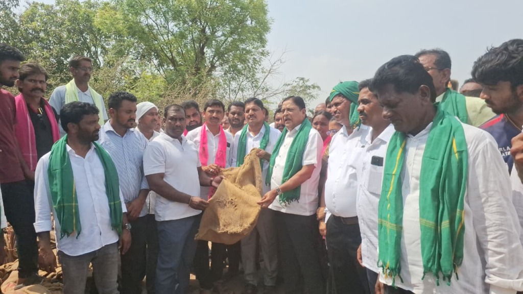 రైతు ఏడ్చిన ఏ రాజ్యం బాగుపడలే