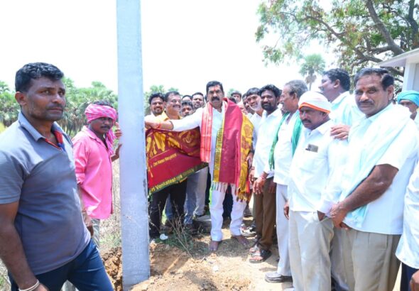 పోల్స్ పనులు ప్రారంభించిన ఎమ్మెల్యే కేఆర్ నాగరాజు