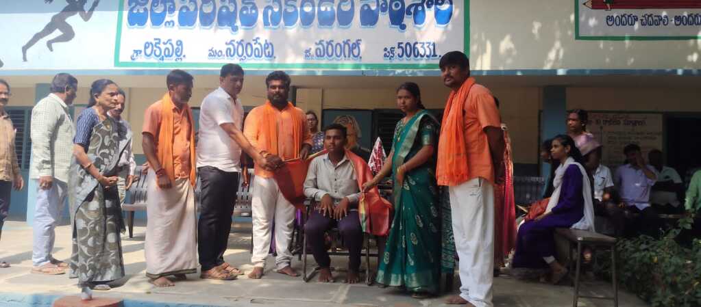 ప్రభుత్వ ఉన్నత పాఠశాల టాపర్స్‌కు ఘన సన్మానం