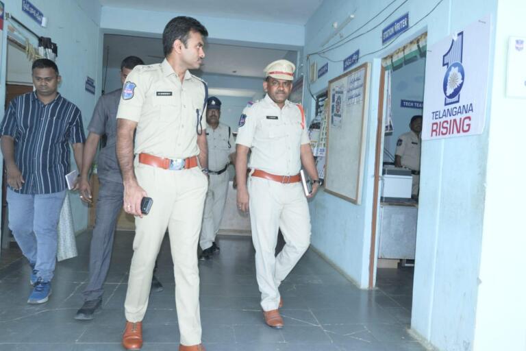 ప్రజలకు ఎల్లపుడు అందుబాటులో ఉండాలి