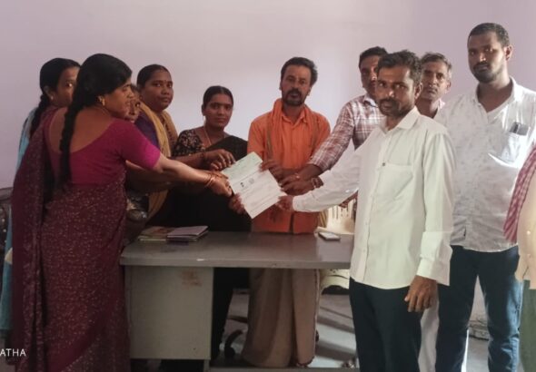 గ్రామ సర్పంచ్ మూడు జంపా నాయక్, ఉప సర్పంచ్ ఉమాదేవి