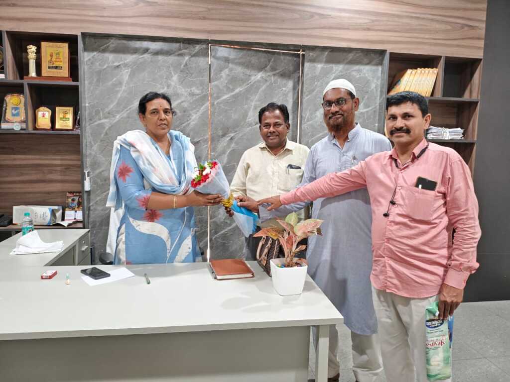 మర్యాదపూర్వకంగా కలిసిన జిల్లా ప్రతినిధి బృందం
