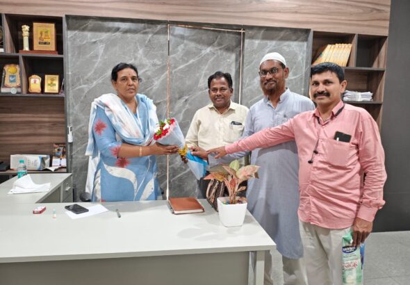 మర్యాదపూర్వకంగా కలిసిన జిల్లా ప్రతినిధి బృందం