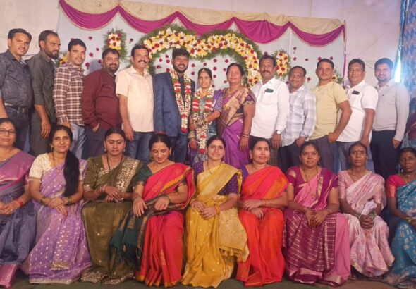 లంబాడీల ఐక్యవేదిక అధ్యక్షులు పల్లవి రాజు నాయక్, ప్రజాప్రతినిధులు