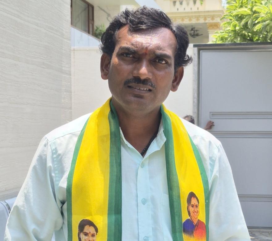 టీఆర్ఎస్ పార్టీ మహబూబాబాద్ నియెజక వర్గ ఇన్చార్జి గా గందసిరి వేణు