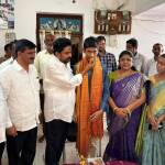 విశ్వశాంతి విద్యార్థికి ఎమ్మెల్యే అభినందనలు