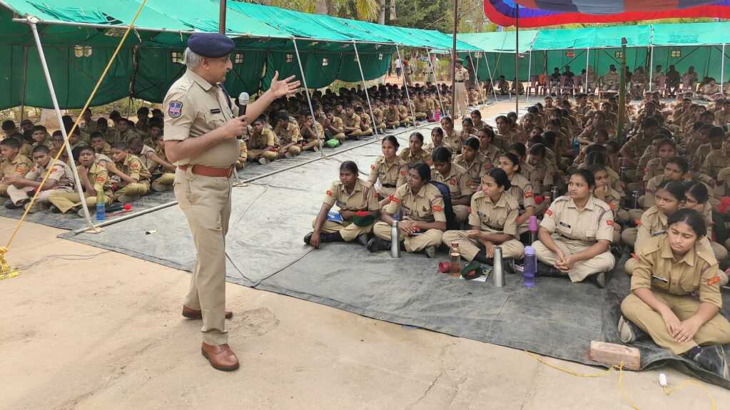 సాయిస్ఫూర్తిలో సైబర్ నేరాలపై అవగాహన