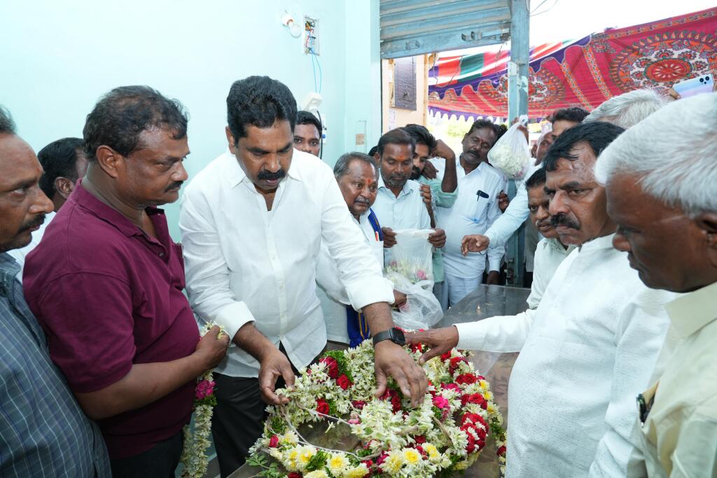 సీనియర్ జర్నలిస్ట్ కుటుంబానికి కాంగ్రెస్ అండగా ఉంటుంది-ఎమ్మెల్యే