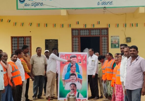 సీఎం రేవంత్ చిత్రపటానికి పాలాభిషేకం