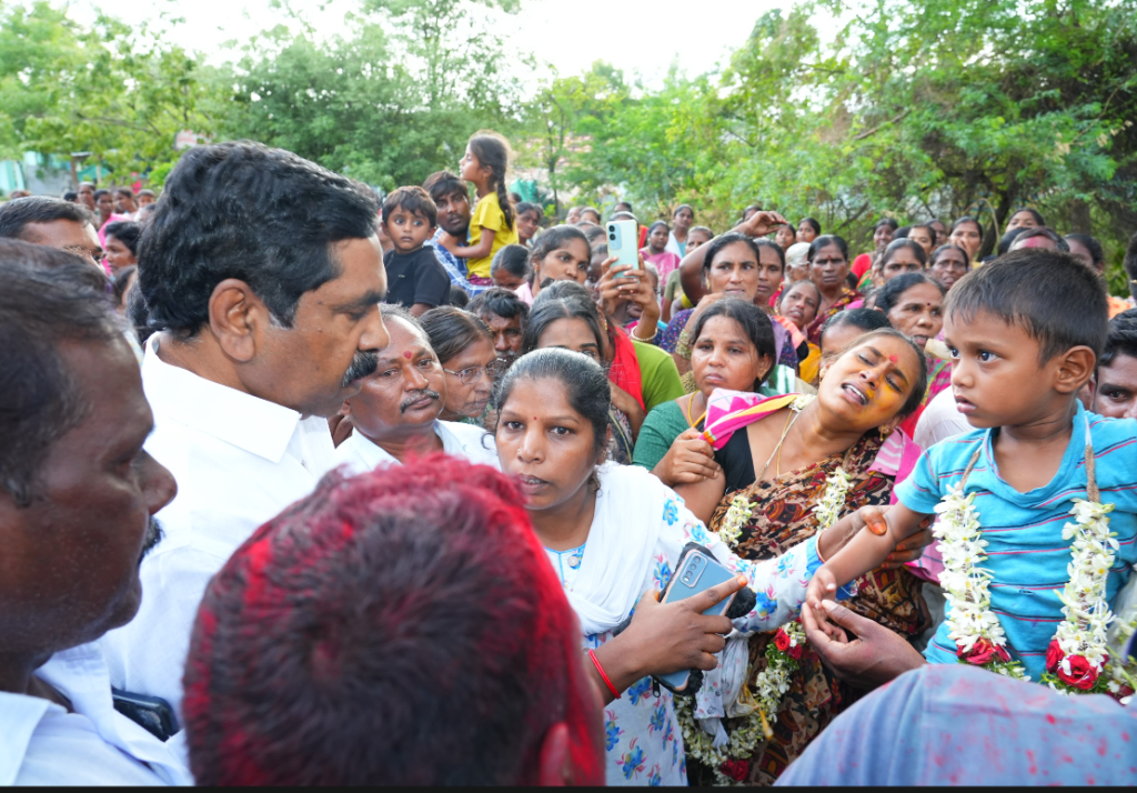 సంతోష్ కుటుంబానికి అండగా ఉంటాం-ఎమ్మెల్యే కేఆర్