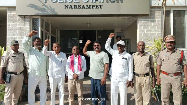 పెండింగ్ బిల్లులు చెల్లింపులపై నిరసన చేస్తున్న బీఆర్స్ నాయకుల అరెస్ట్