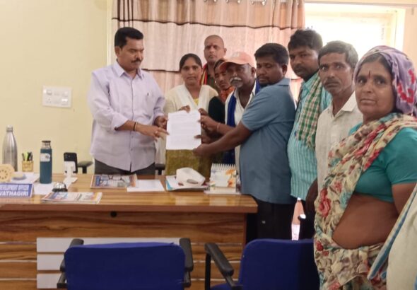 గ్రామపంచాయతీ కార్మికుల సమస్యల పరిష్కరించాలి