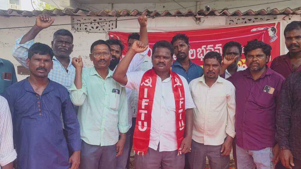 భవన నిర్మాణ కార్మికుల రేట్ల పెంపకం బాధాకరం