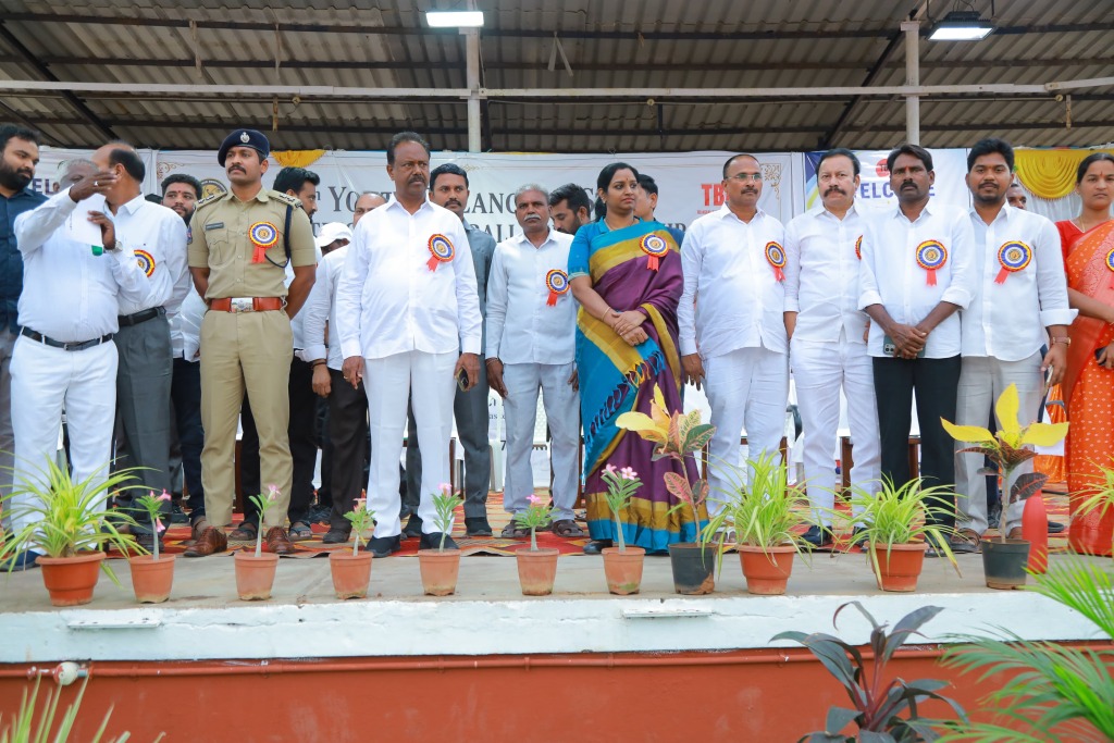 ప్రారంభోత్సవానికి హాజరైన వరంగల్ ఎంపీ డాక్టర్ కడియం కావ్య
