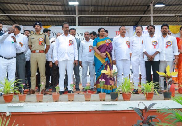ప్రారంభోత్సవానికి హాజరైన వరంగల్ ఎంపీ డాక్టర్ కడియం కావ్య
