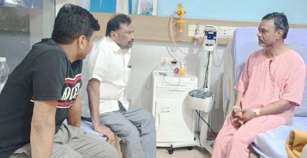 మెడికవర్ ఆసుపత్రిలో ట్రాక్టర్ ప్రమాదంలో గాయపడి చికిత్స