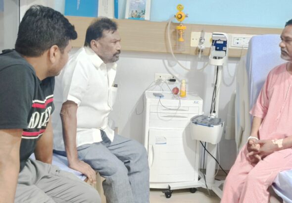 మెడికవర్ ఆసుపత్రిలో ట్రాక్టర్ ప్రమాదంలో గాయపడి చికిత్స
