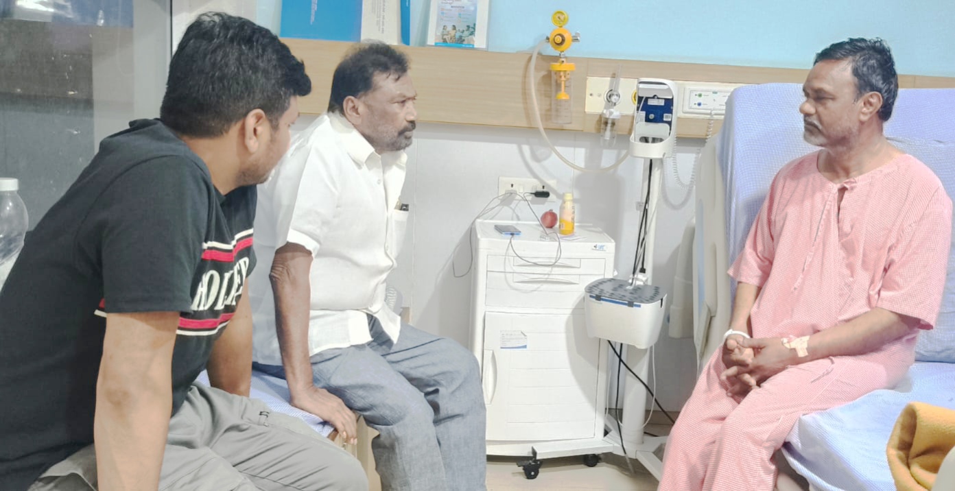 మెడికవర్ ఆసుపత్రిలో ట్రాక్టర్ ప్రమాదంలో గాయపడి చికిత్స
