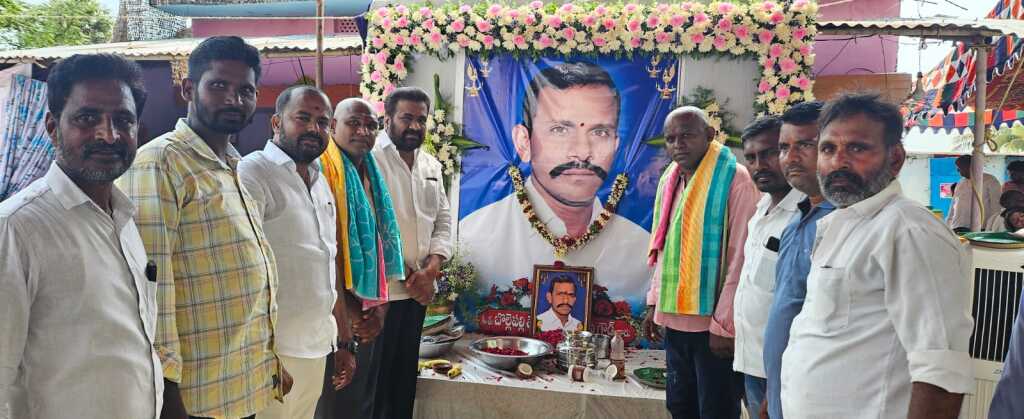దశదిన కర్మకు హాజరైన మాజీ టెస్కాబ్ చైర్మన్
