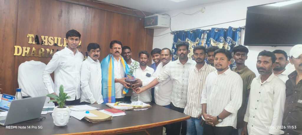 నూతన తహసీల్దార్‌కు మర్యాదపూర్వక సన్మానం