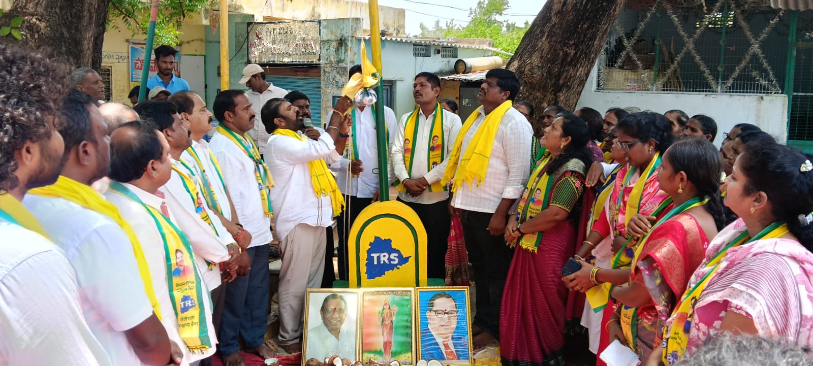 గుంజపడుగు హరిప్రసాద్ కరీంనగర్ బాధ్యులు తెలంగాణ రక్షణ సేన
