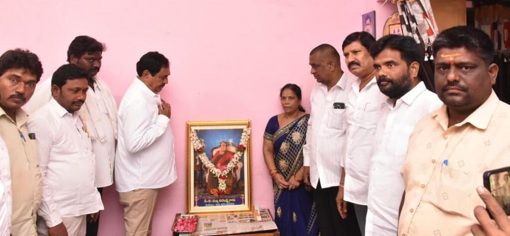 దుబ్బ శ్రీనివాస్ ను పరామర్శించిన మాజీ మంత్రి