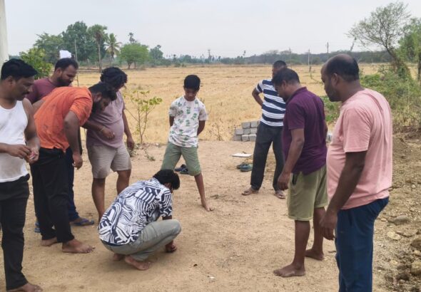 నేటి తరం పిల్లలతో ' ' 'గోళీల ఆట'ఆడిన మాజీ వైస్ ఎంపిపి ఎర్రబెల్లి రాజేశ్వర్ రావు