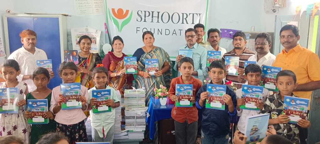 ప్రభుత్వ పాఠశాలలకు నోటుబుక్స్, టేబుల్ పంపిణీ