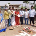 ఇందిరమ్మ ఇంటి నిర్మాణానికి ముగ్గు పోసిన ప్రజాప్రతినిధులు