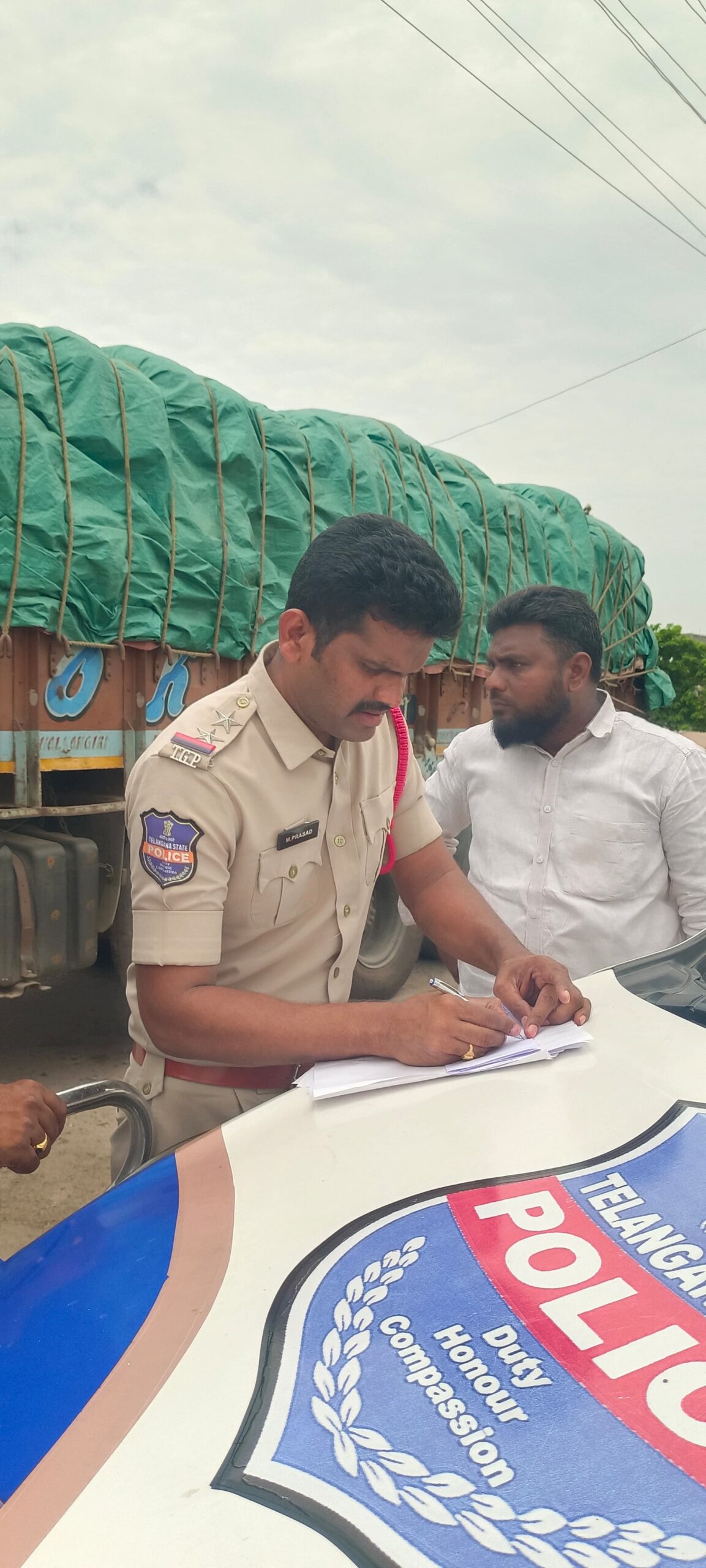 పట్టుబడ్డ PDF రైస్ లారీ