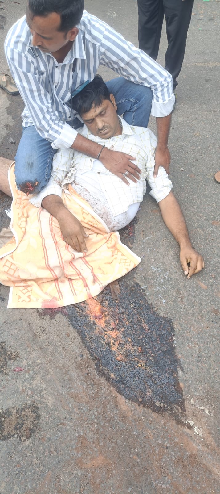 పరకాల-భూపాలపల్లి హైవేపై రోడ్డుప్రమాదం.