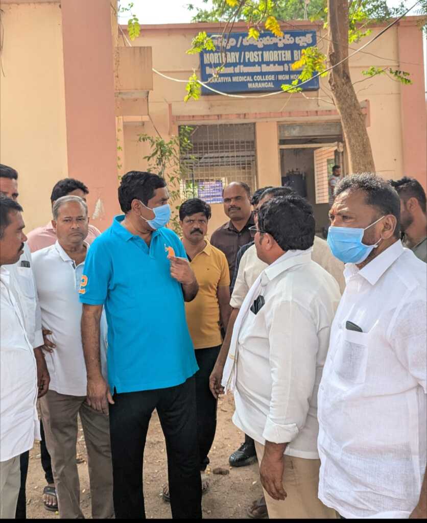రోడ్డు ప్రమాద మృతులకు ఎమ్మెల్యే నాగరాజు నివాళి