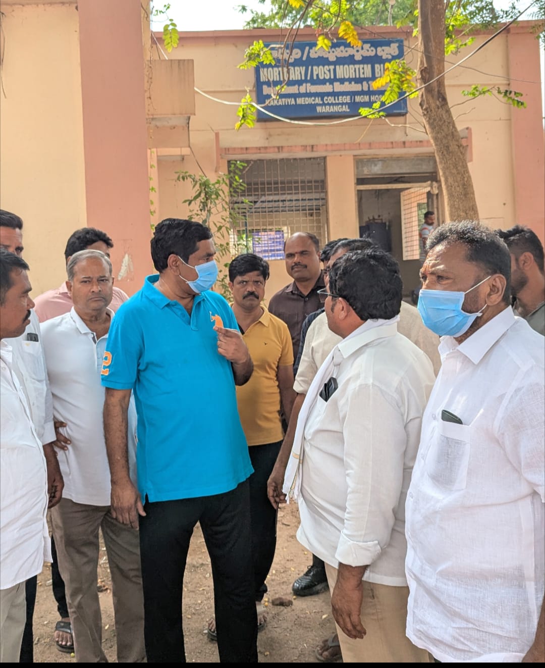 రోడ్డు ప్రమాద మృతులకు ఎమ్మెల్యే నాగరాజు నివాళి