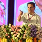కార్యకర్తలకు ధైర్యం నింపిన కేటీఆర్- కేసులు పెట్టిన వారిని వదిలిపెట్టం