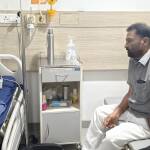 ఆస్పత్రిలో బాధితులకు ధైర్యం చెప్పిన మాజీ జిల్లా పరిషత్ సభ్యులు