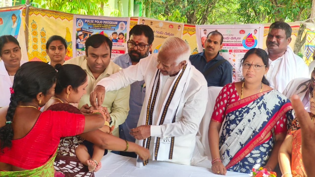 పల్స్ పోలియో కార్యక్రమాన్ని ప్రారంభించిన ఎమ్మెల్యే కడియం