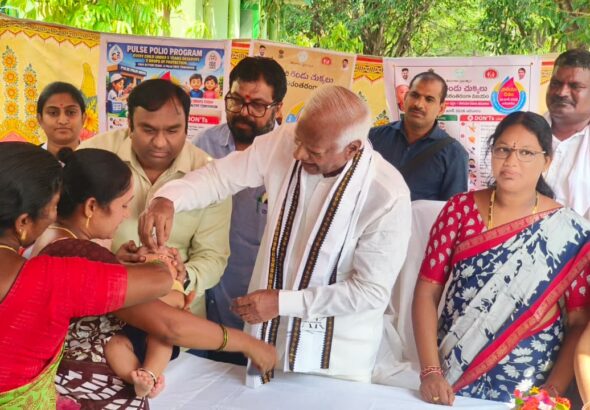పల్స్ పోలియో కార్యక్రమాన్ని ప్రారంభించిన ఎమ్మెల్యే కడియం