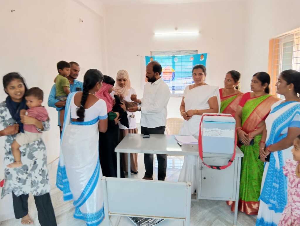 సోమారం లో పల్స్ పోలియో కార్యక్రమాన్ని ప్రారంభించిన సర్పంచ్