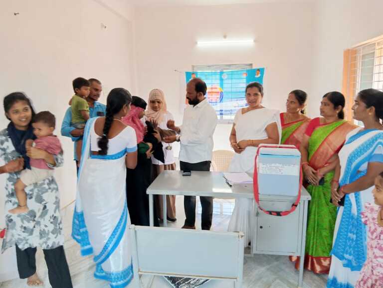 సోమారం లో పల్స్ పోలియో కార్యక్రమాన్ని ప్రారంభించిన సర్పంచ్