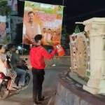 బీజేపీ జెండాలు తొలగించిన యువకుడు