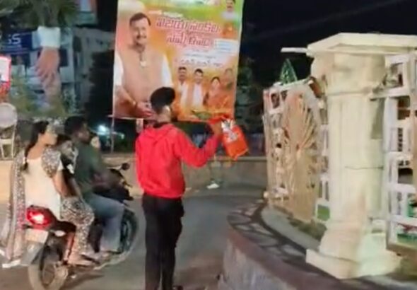 బీజేపీ జెండాలు తొలగించిన యువకుడు