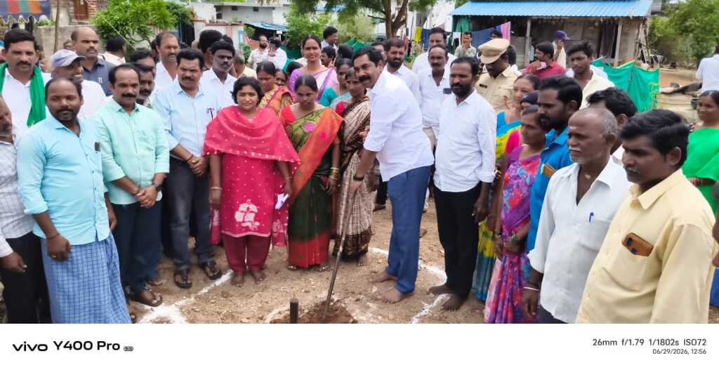 జమాలపురంలో పంచాయతీ&వీఓ భవనాలకు శంకుస్థాపన