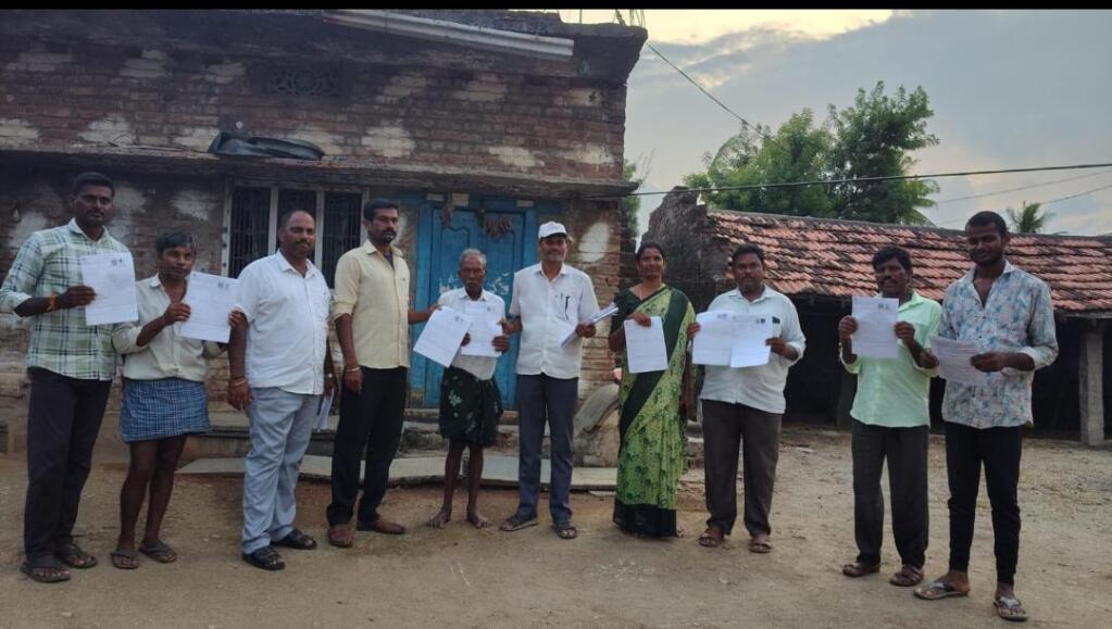 సర్ ప్రక్రియలో దరఖాస్తు పత్రాల పంపిణీ