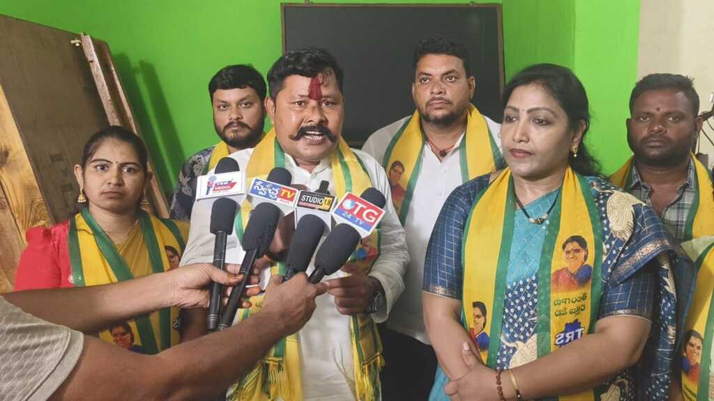 ఉప్పల్ బాగాయత్ భూ పోరాటాన్ని జయప్రదం చేయండి