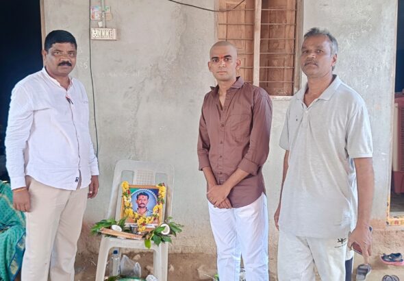 స్నేహితుడి కుటుంబానికి అండగా నిలిచిన మిత్రులు