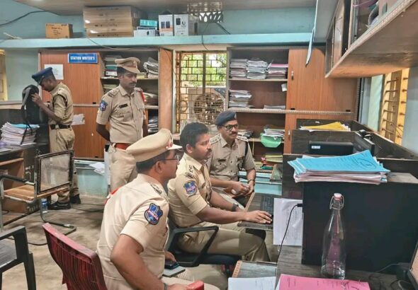 ఆకస్మికంగా తనిఖీ చేసిన ఎస్పీ సిరిశెట్టి సంకీర్త్