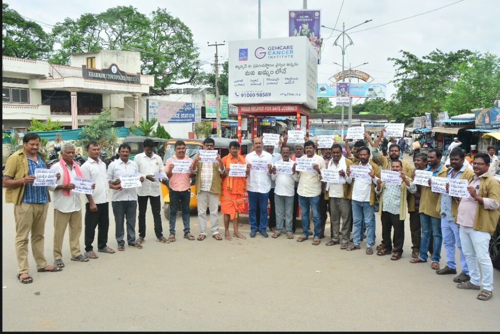 ఇంధన ధరలు తగ్గించాలి